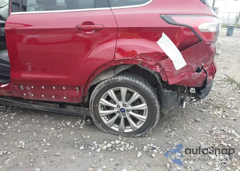 2017 Ford Escape Titanium z USA, uszkodzony, nr VIN 1FMCU9J93HUB14125